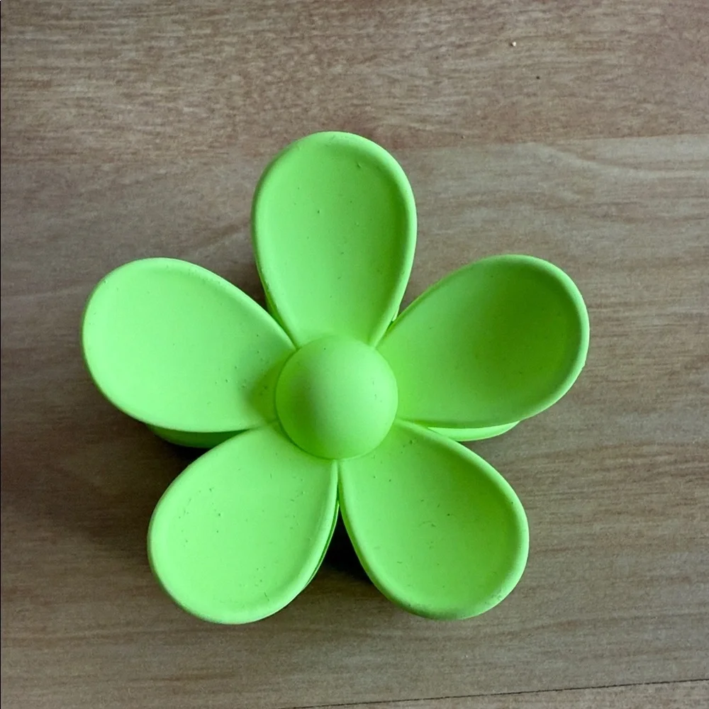 Green Flower-Shaped Hair Clip